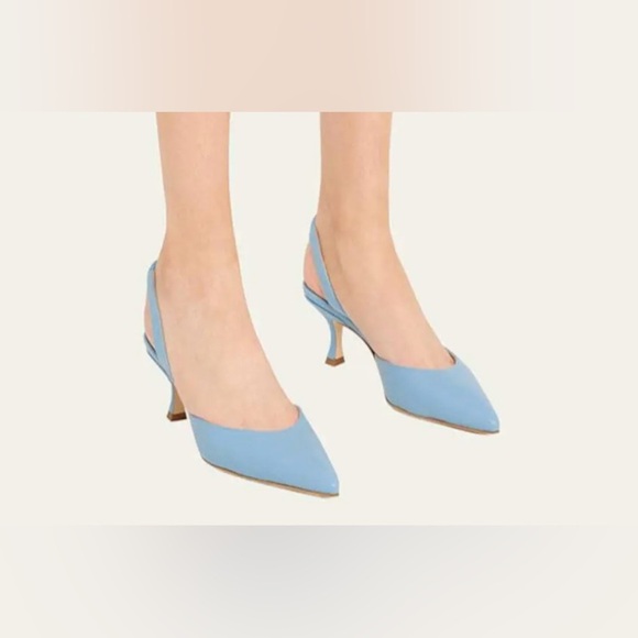 Manolo Blahnik
Blue Leather Low-Heel Slingback Pump
Women’s size EU 35.5 - Picture 4 of 9